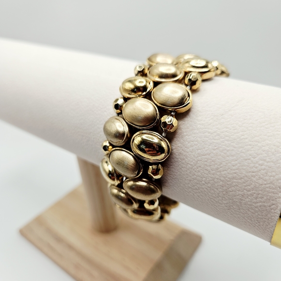 VINTAGE Liz Claiborne Shiny and Matte Gold Tone Classic Stretch Bracelet - Picture 2 of 6